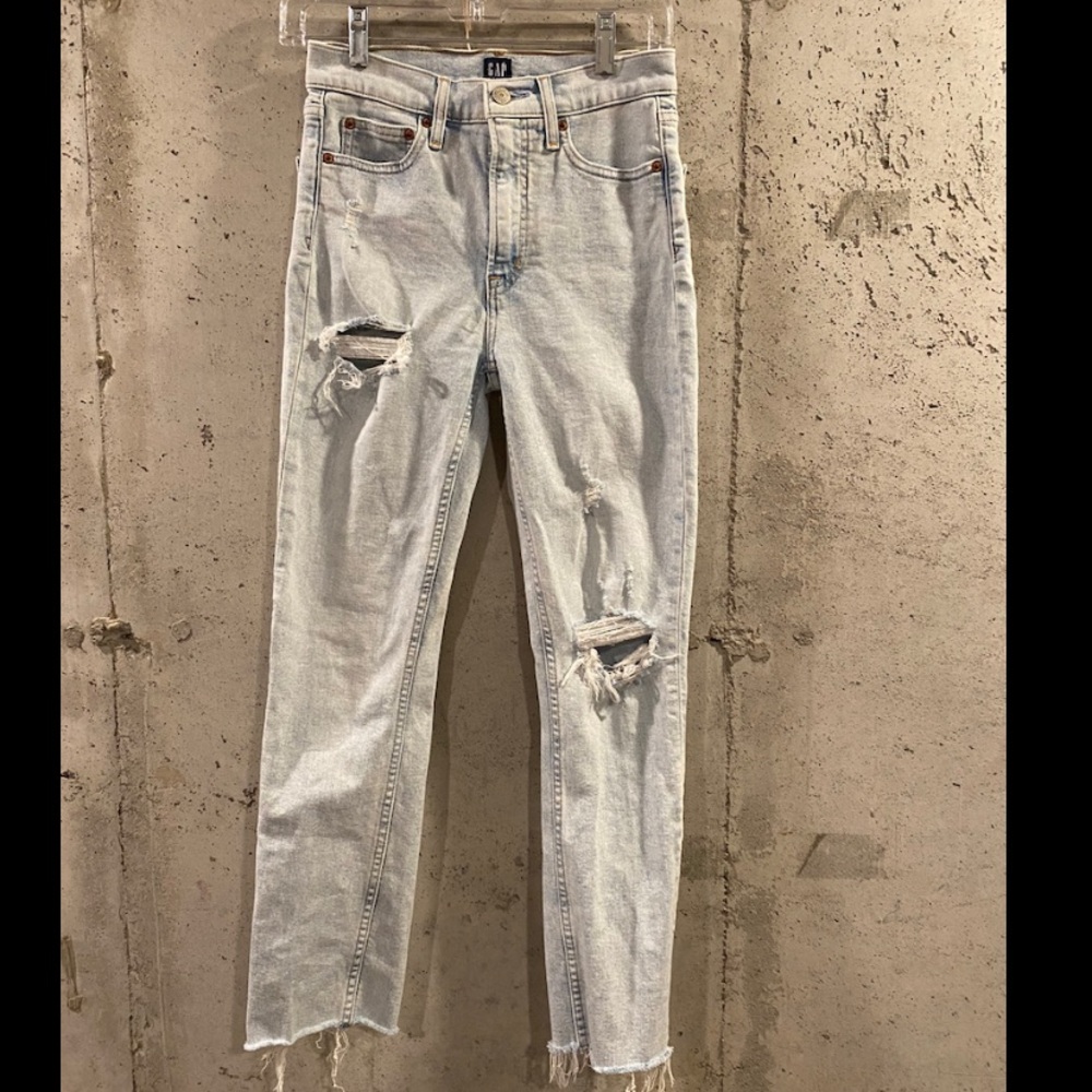 Gap - 00/24 Cigarette jean - straight leg/mom jean - barley worn
